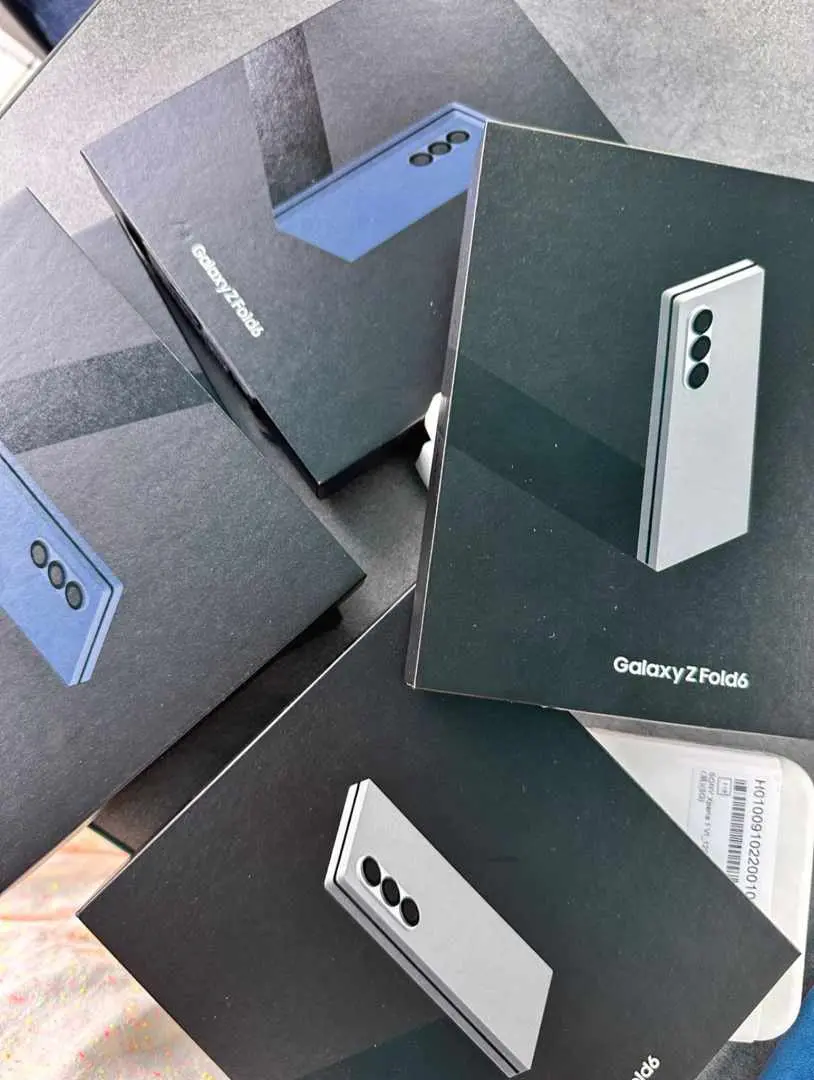 Samsung Zfold 6 256gb 12gb neuf dans carton jamais utilisé 