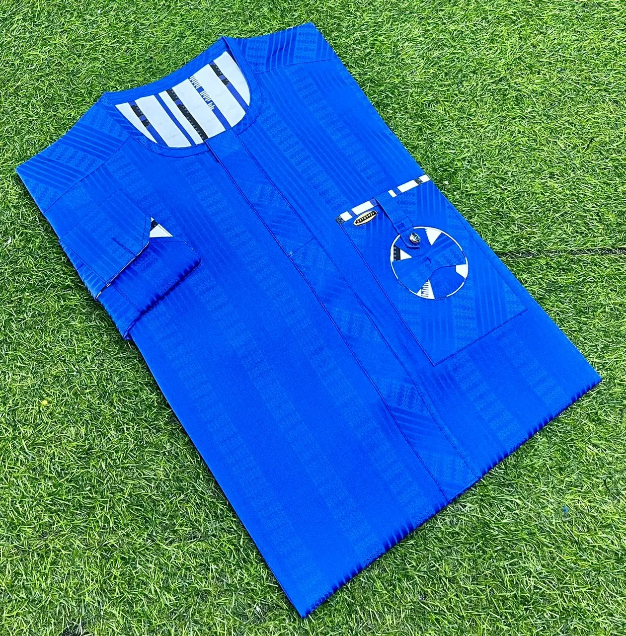 💎✨le Complet Original Nigérien - Haute Qualité et Élégance  ✨ Marque de Haute Qualité : Nos complets sont soigneusement cousus pour garantir une finition impeccable et une durabilité exceptionnelle.💫💫💎