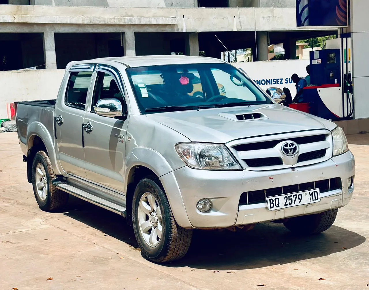 TOYOTA HILUX 