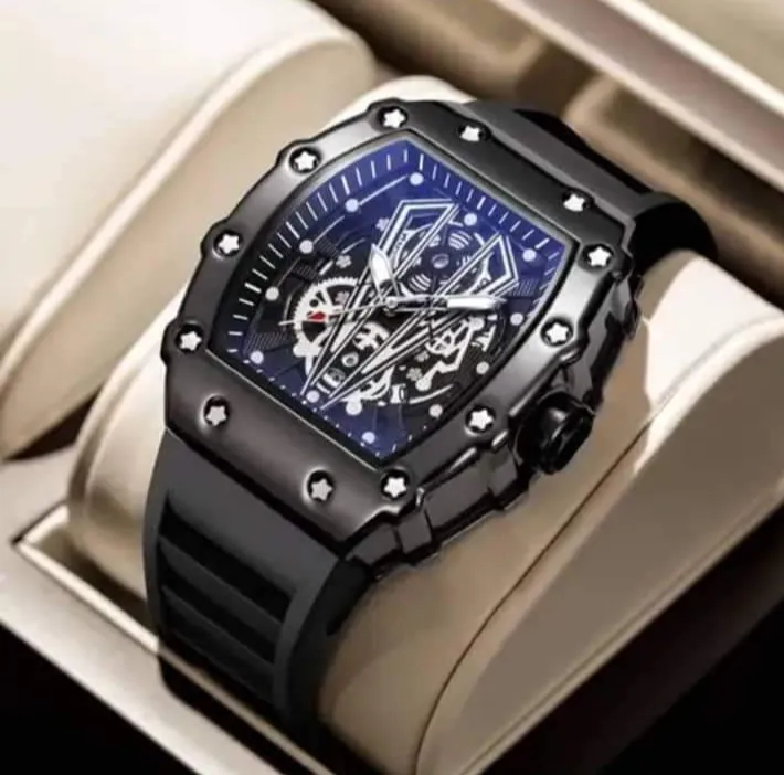 Luxe Richard nouvelle montre à quartz de haute qualité pour hommes creux verre dos boîtier en acier inoxydable montre caoutchouc noir