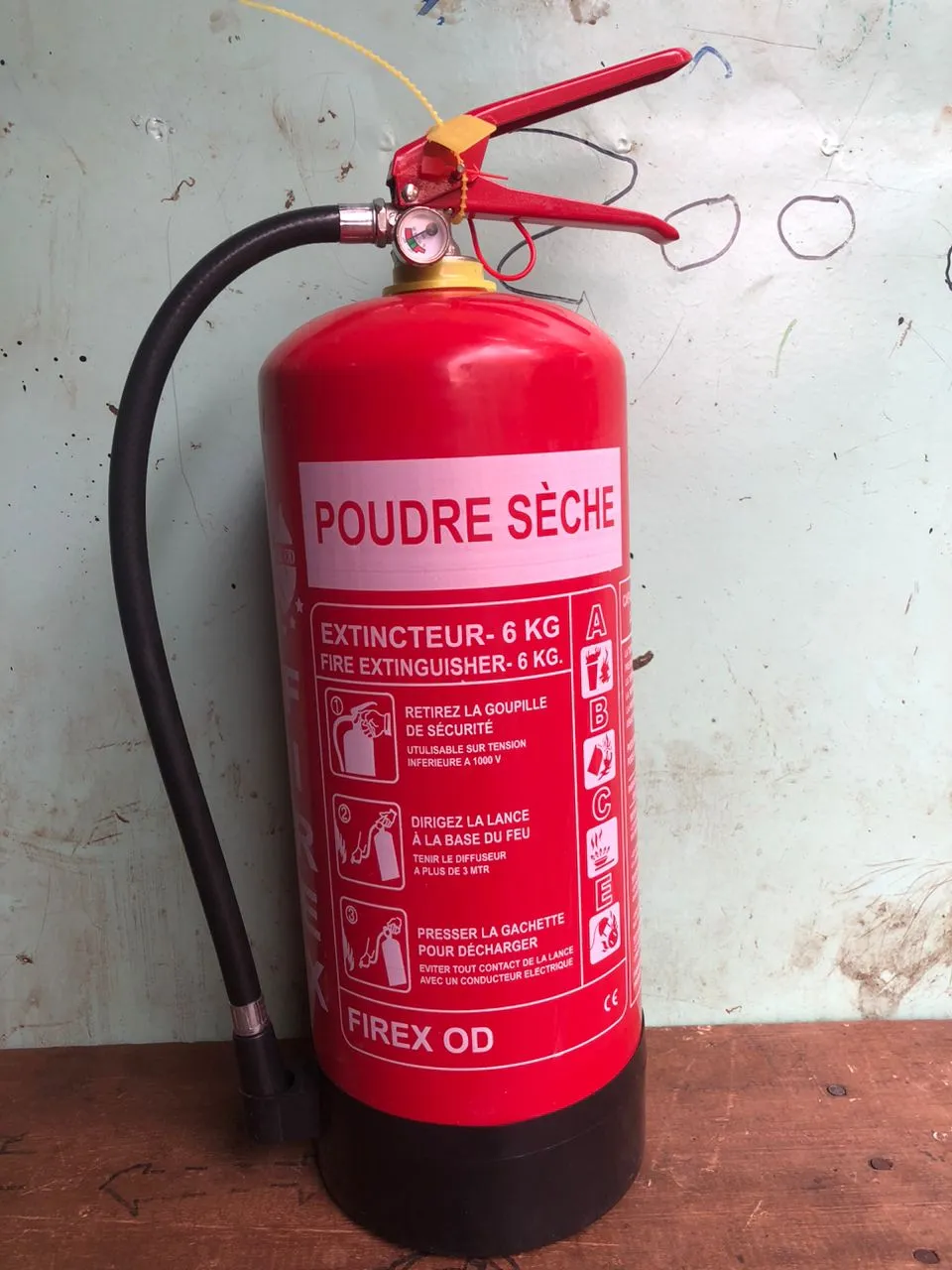 Extincteur à poudre sèche de 6 kg