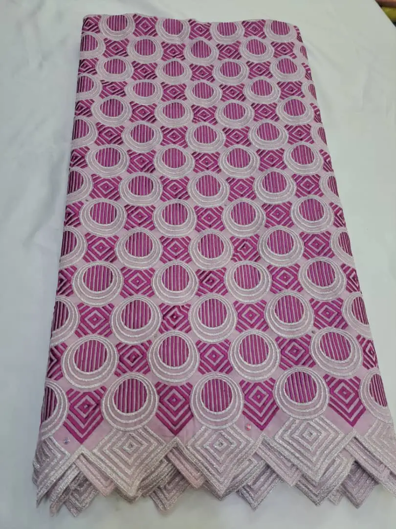 Brodé Autriche couleur rose