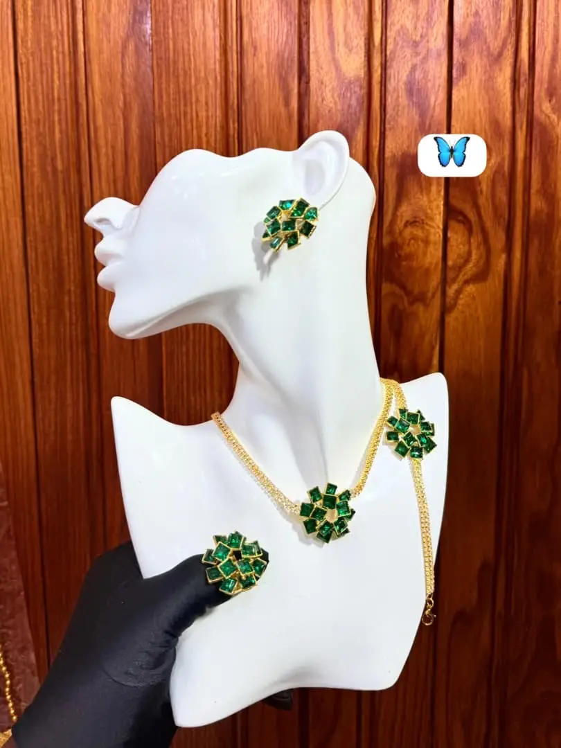 Ensemble Collier + Boucles + Bague + Bracelet*
