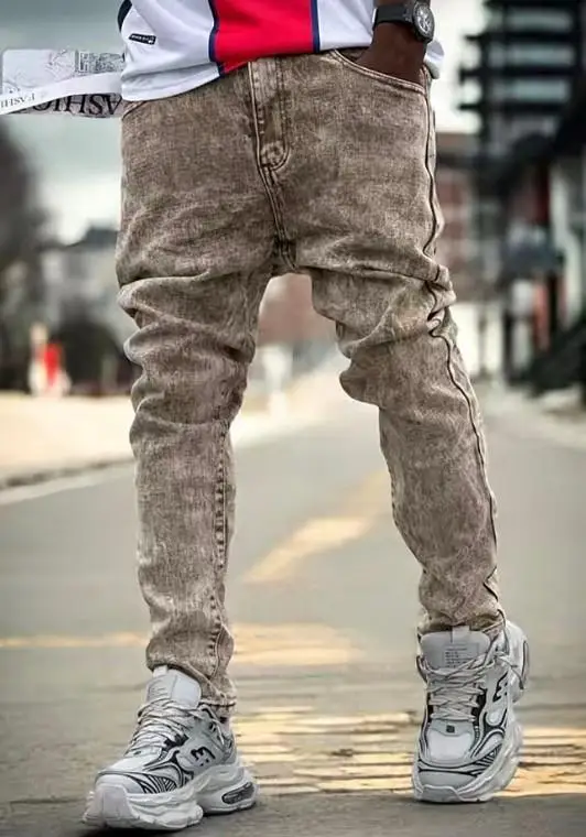 🔥 JEAN stylé dont jeune homme marche avec confiance ! 🔥