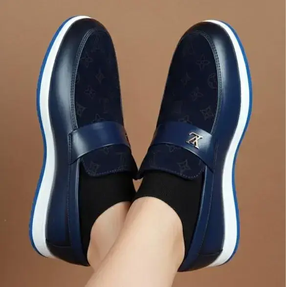 LOUIS VUITTON – MOCASSINS TRÈS LÉGERS AVEC SEMELLES EN GOMME