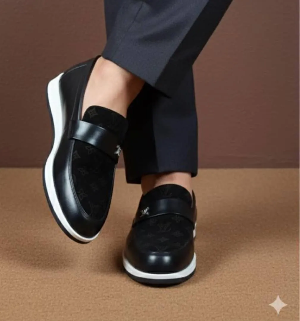 LOUIS VUITTON – MOCASSINS TRÈS LÉGERS AVEC SEMELLES EN GOMME - Vue détaillée 1