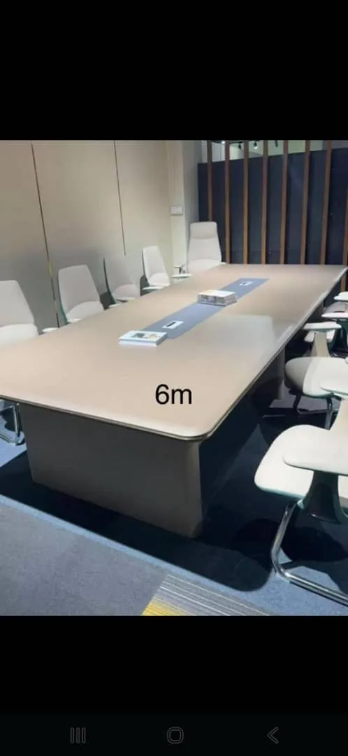 Table de conférence 20 places à 30 places  - Vue détaillée 1