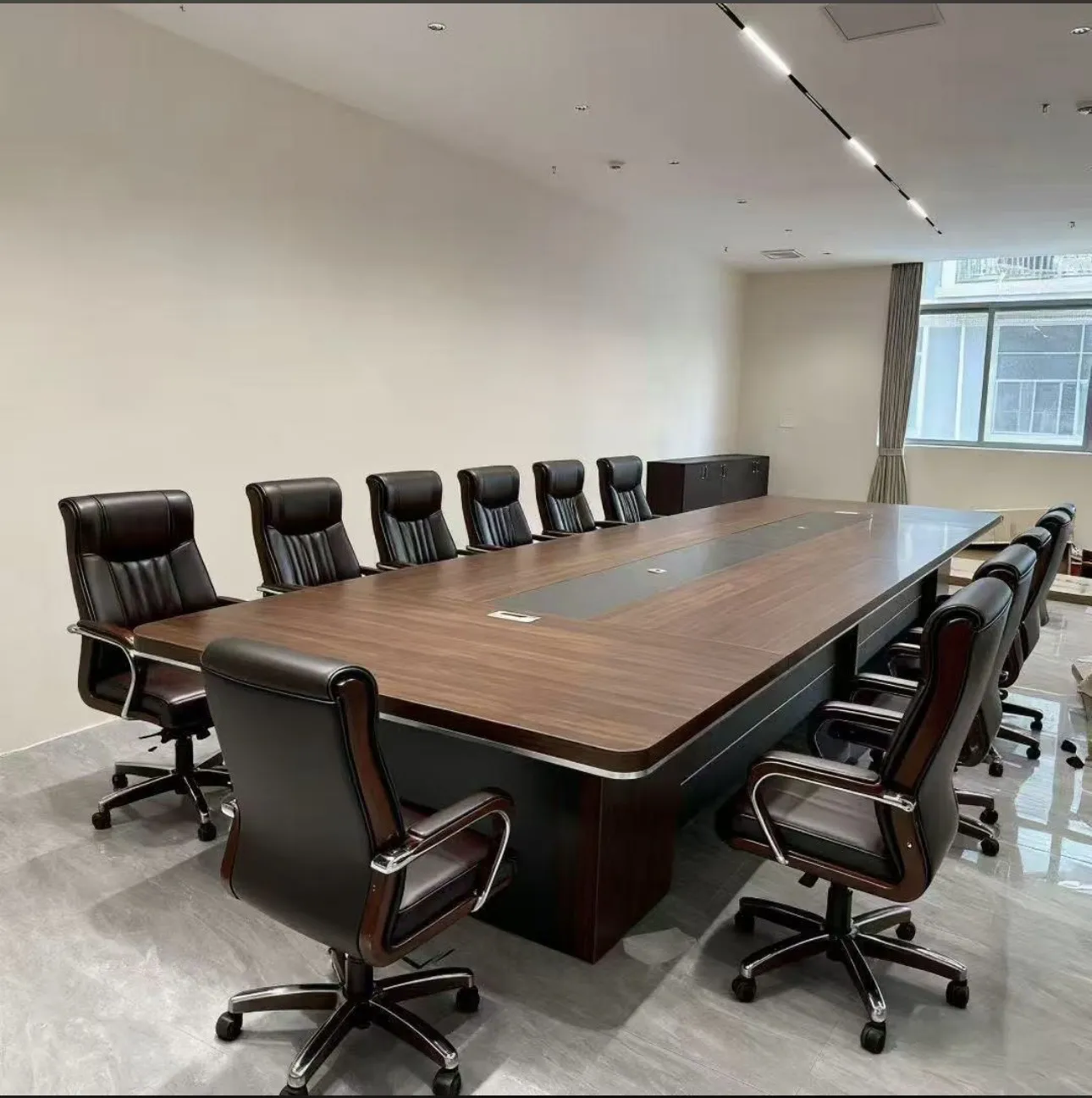 Table de conférence 20 places à 30 places  - Vue détaillée 2