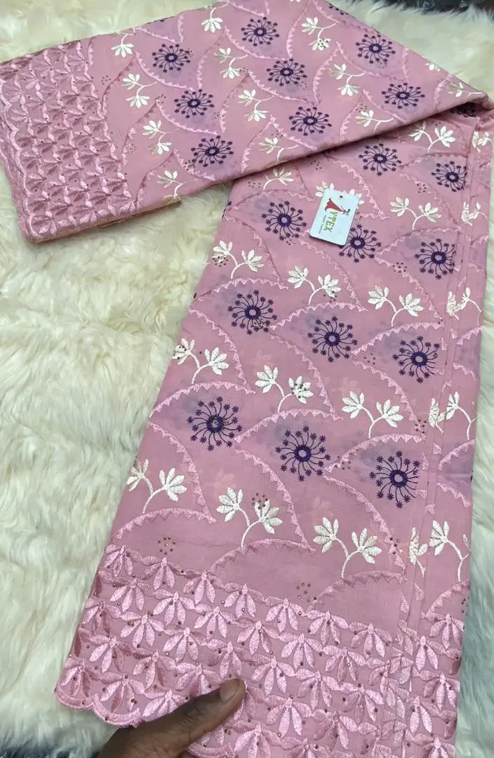 Brodé qualités supérieure  - Vue détaillée 2