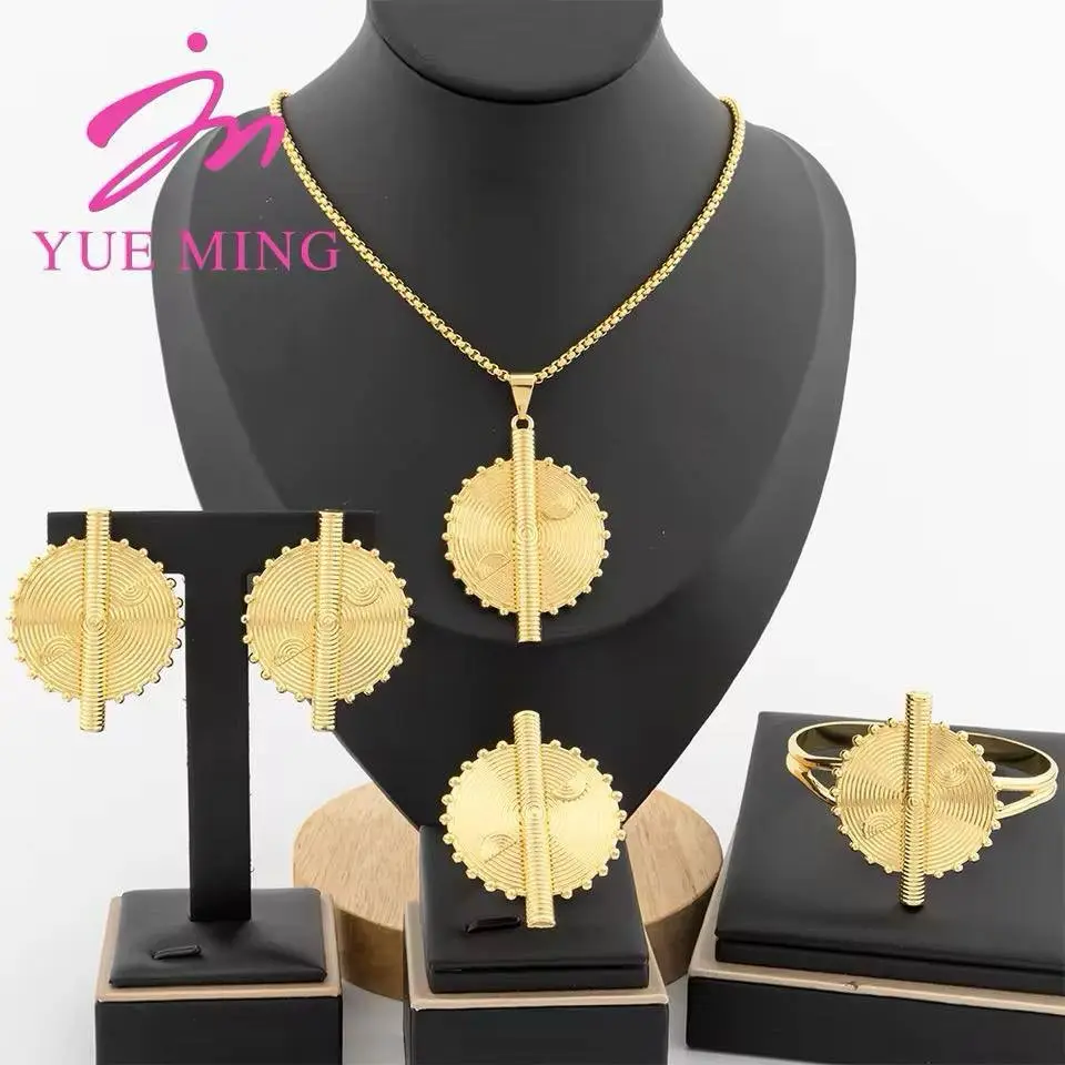 Vue alternative 2 - Collier et boucle femme