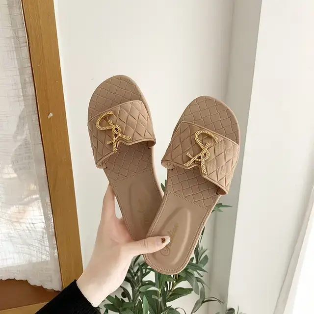 Vue alternative 3 - Vêtements? chaussures ? 