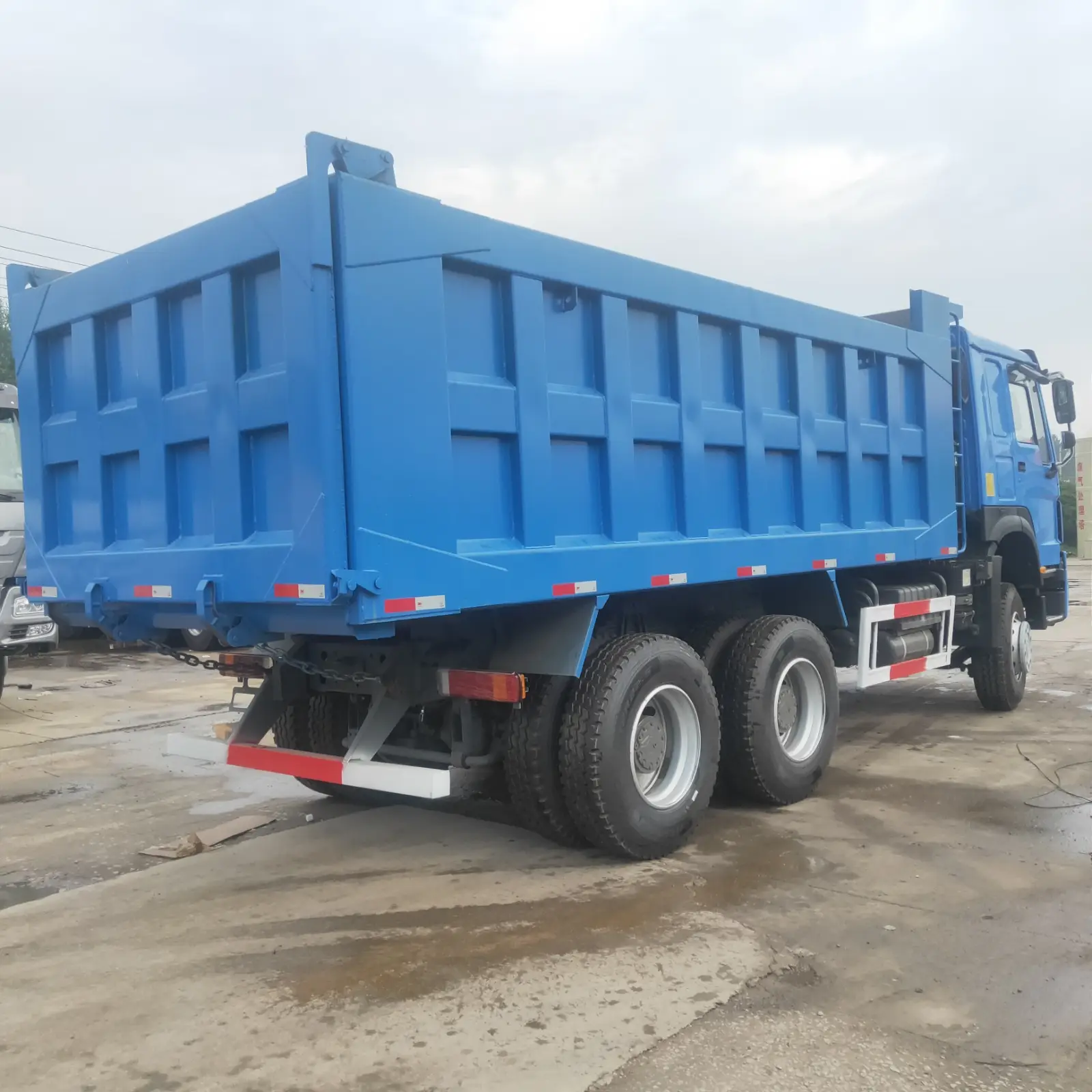 Vue alternative 1 - *?? CAMION BENNE SINOTRUK