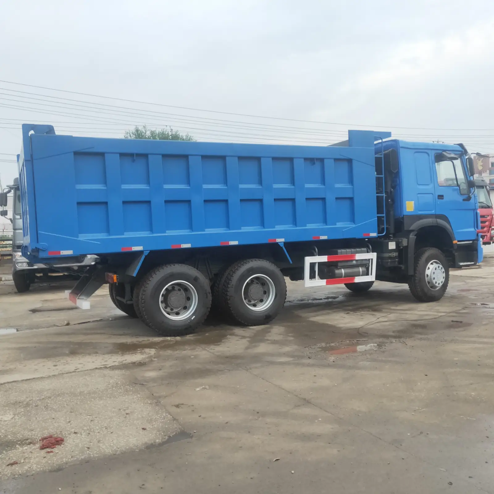Vue alternative 5 - *?? CAMION BENNE SINOTRUK