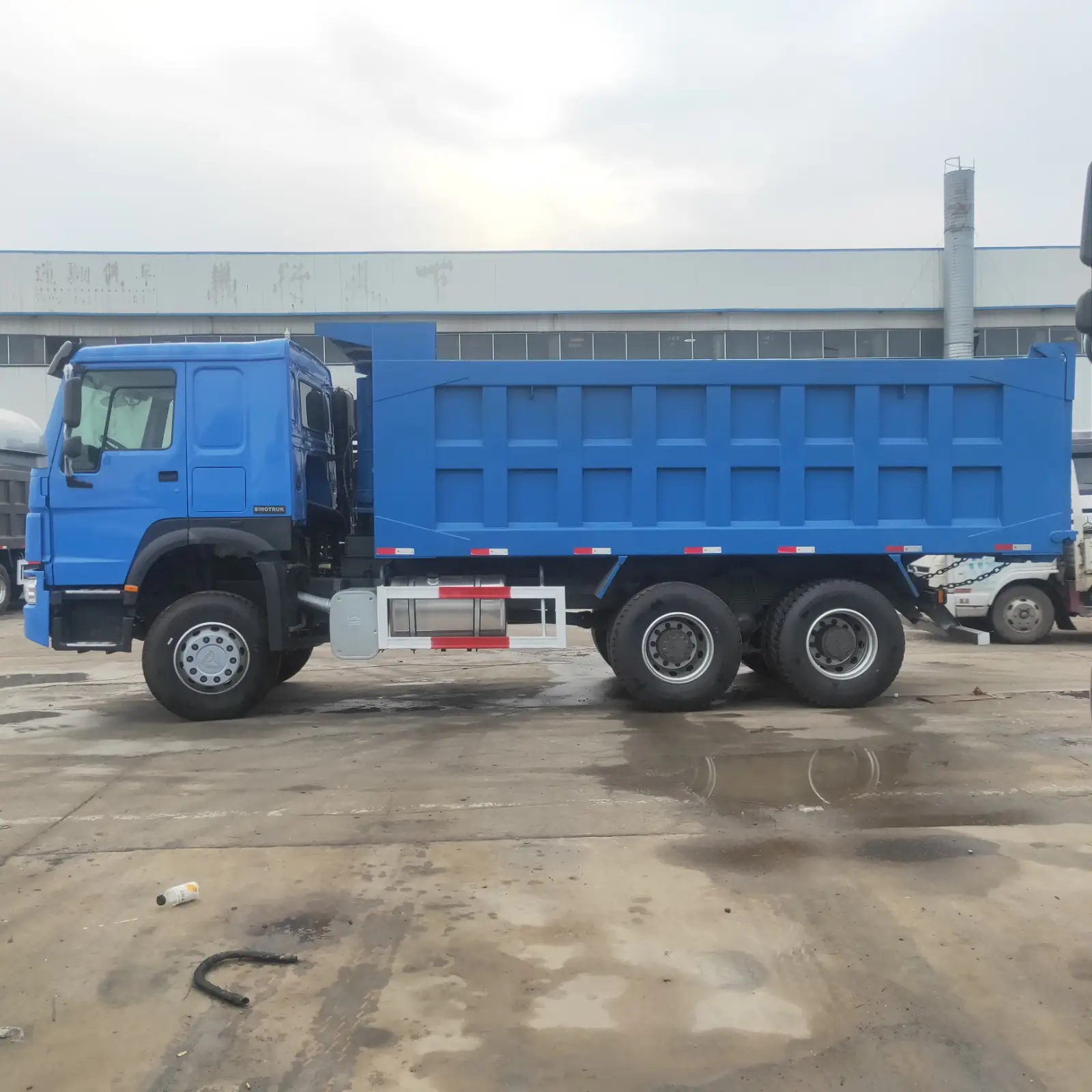 Vue alternative 7 - *?? CAMION BENNE SINOTRUK