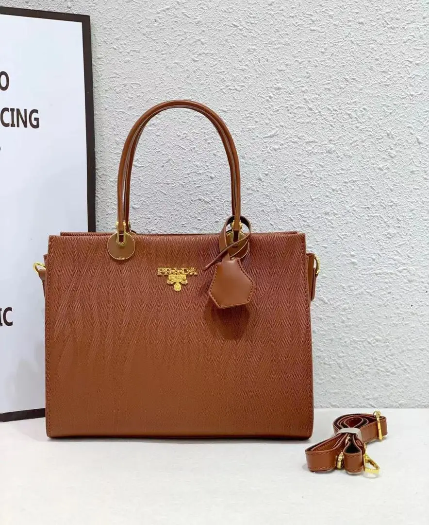 Vue alternative 5 - Sac à main de grand dame 
