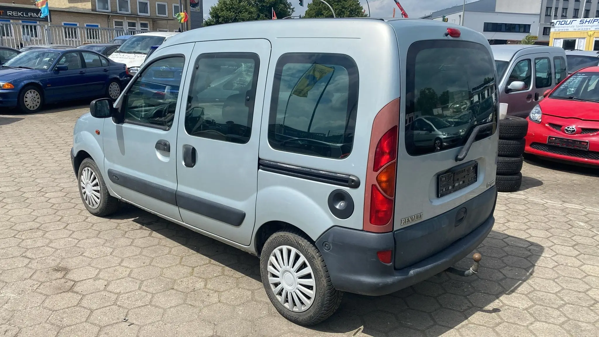 Vue alternative 4 - RENAULT Kangoo 2003 DIESEL Manuelle moteur impeccable salon très propre 