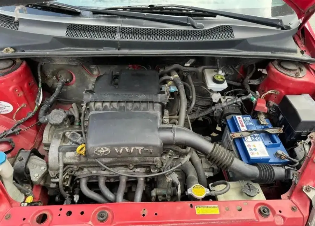 Vue alternative 3 - TOYATA YARIS 2002 ESSENCE MANUELLE 