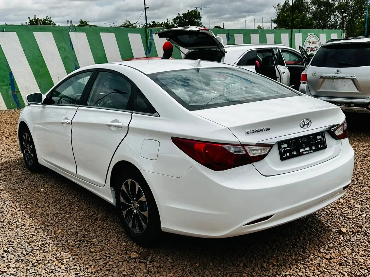 Vue alternative 3 - Voiture Hunday Sonata