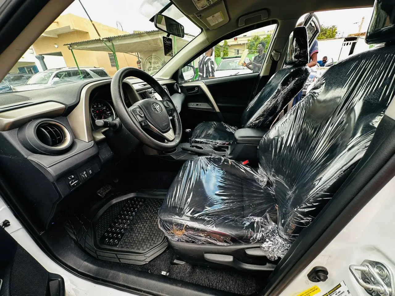 Vue alternative 9 - Toyota Rav4 2014 