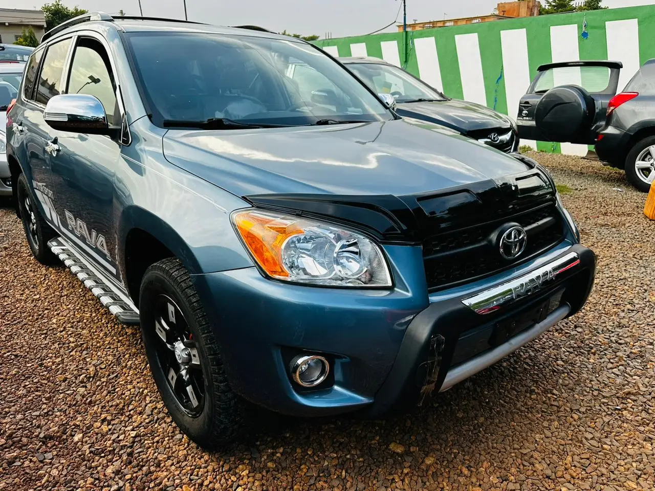Vue alternative 1 - Toyota Rav4 2010