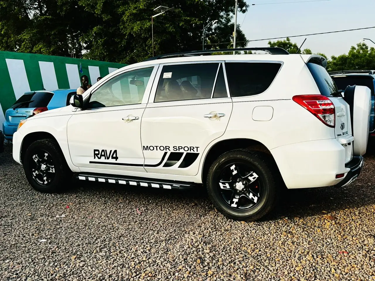 Vue alternative 10 - Toyota Rav4 2010