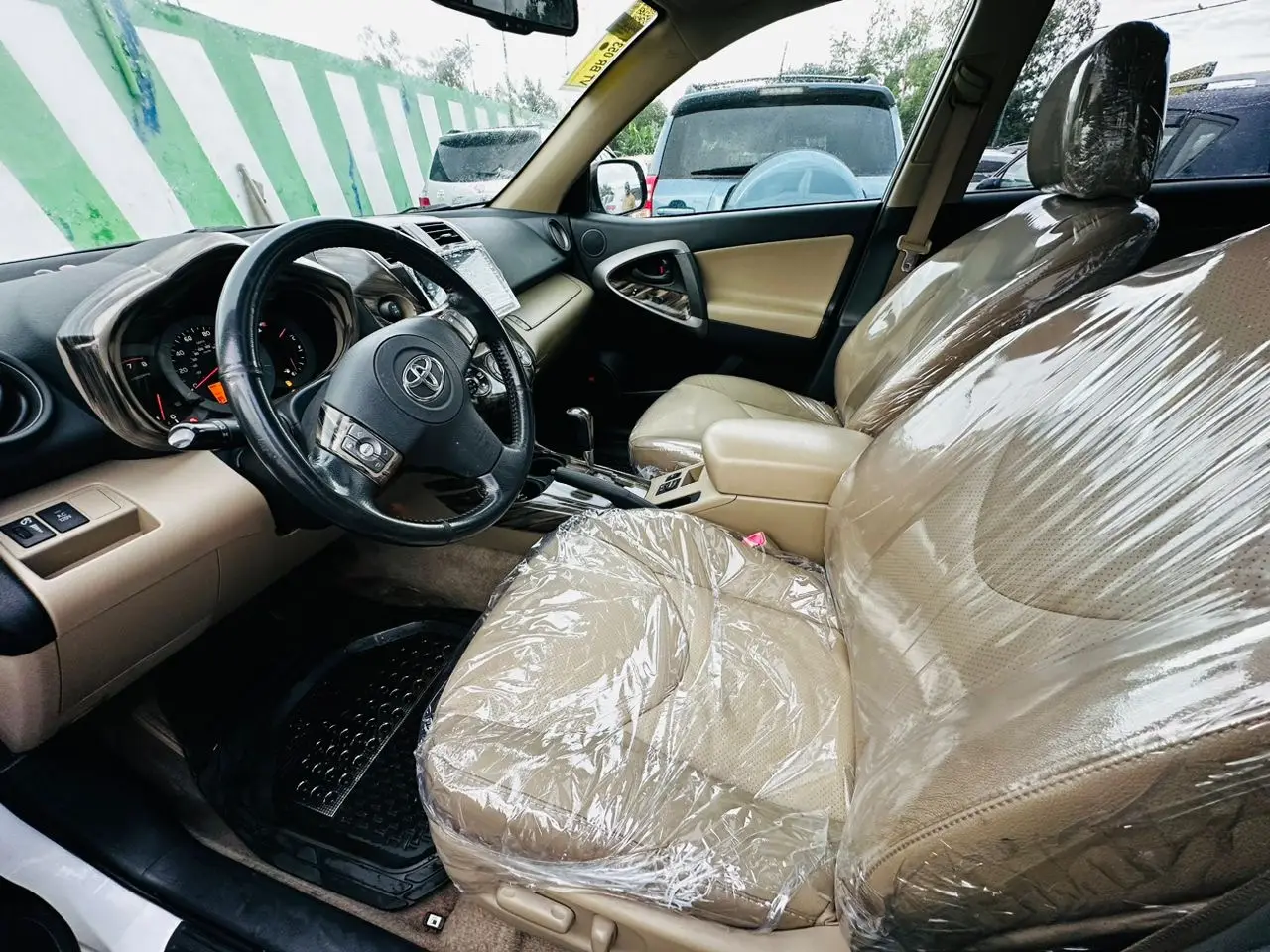Vue alternative 5 - Toyota Rav4 limited 2010