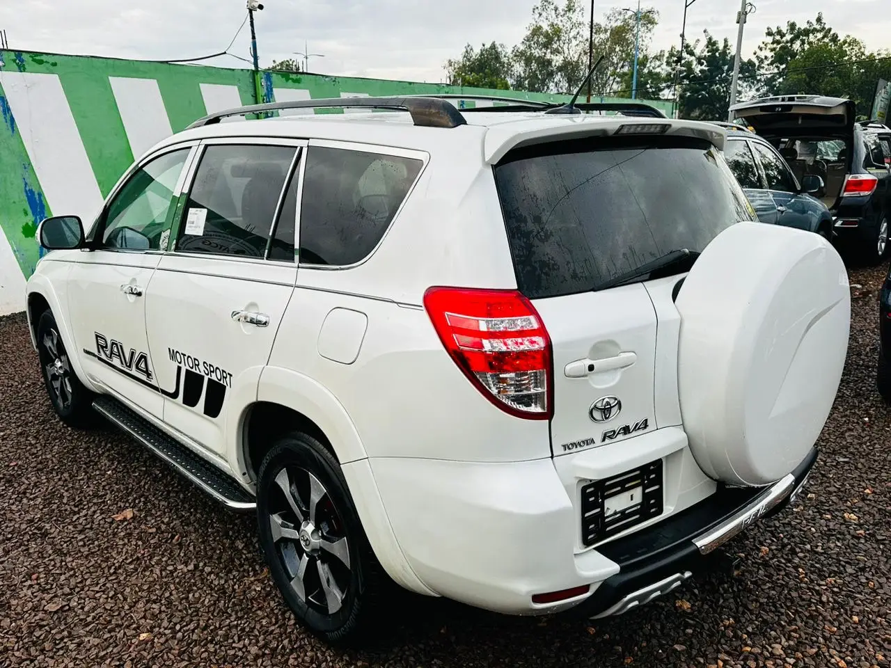 Vue alternative 8 - Toyota Rav4 limited 2010