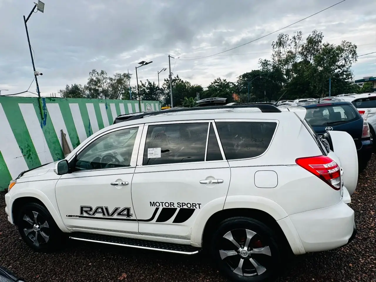 Vue alternative 10 - Toyota Rav4 limited 2010