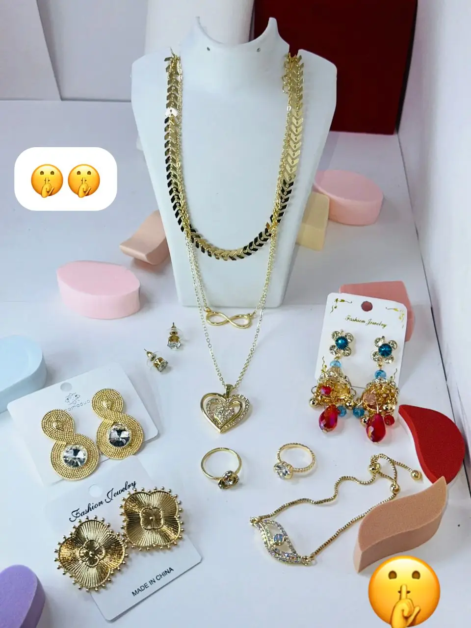 Vue alternative 3 - Chaîne et boucles d'oreilles complets 