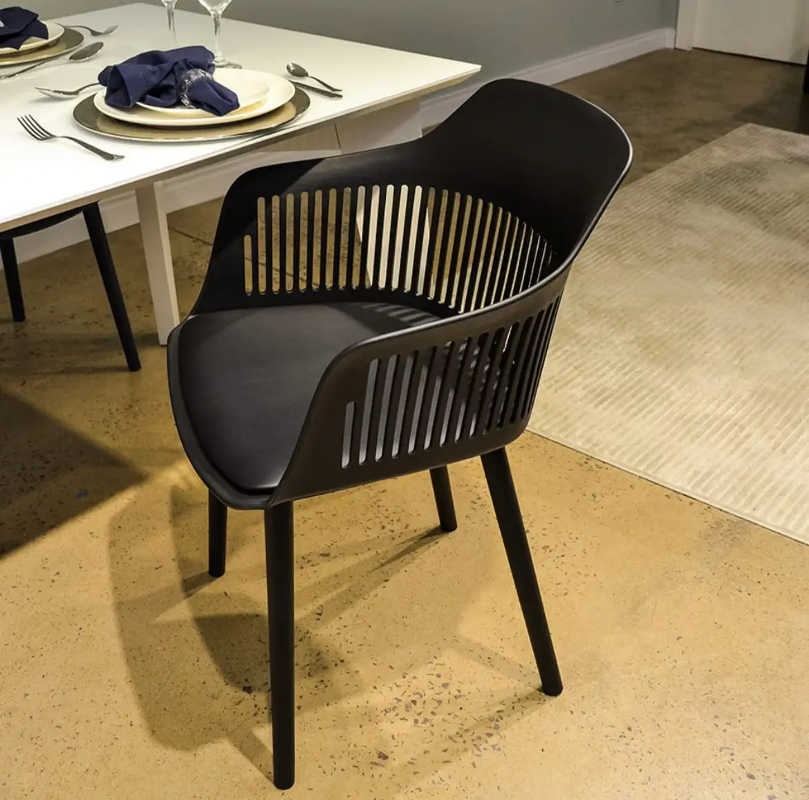 Vue alternative 1 - Chaise classique 