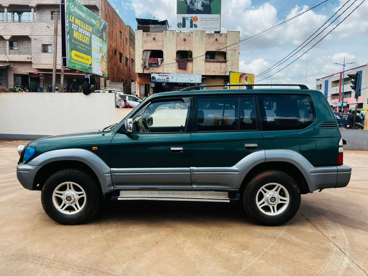 Vue alternative 3 - TOYOTA LAN CRUISER