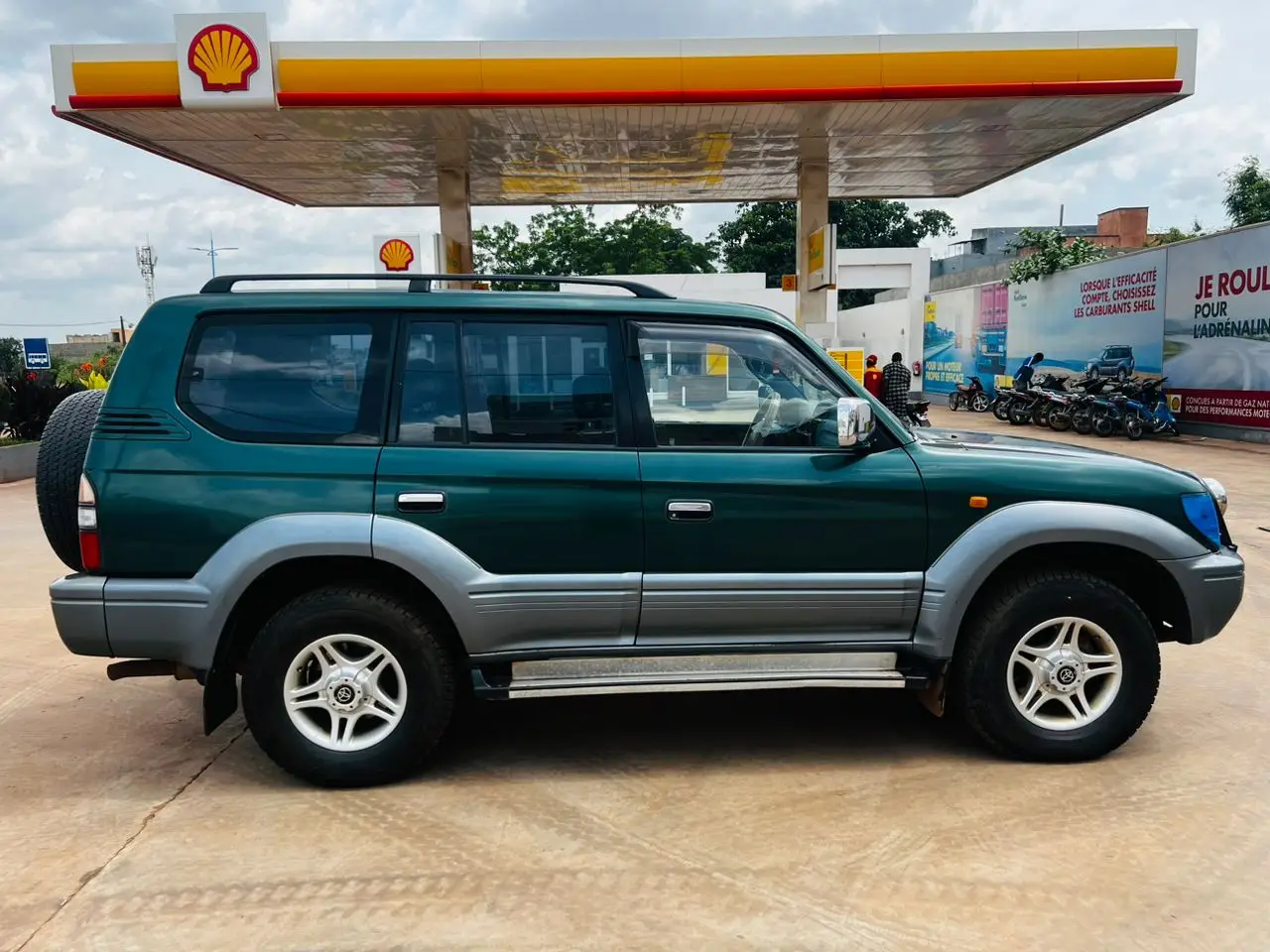 Vue alternative 5 - TOYOTA LAN CRUISER
