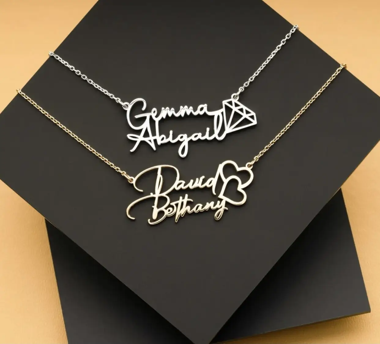 Vue alternative 3 - Collier personnalisé avec deux noms pour femme 