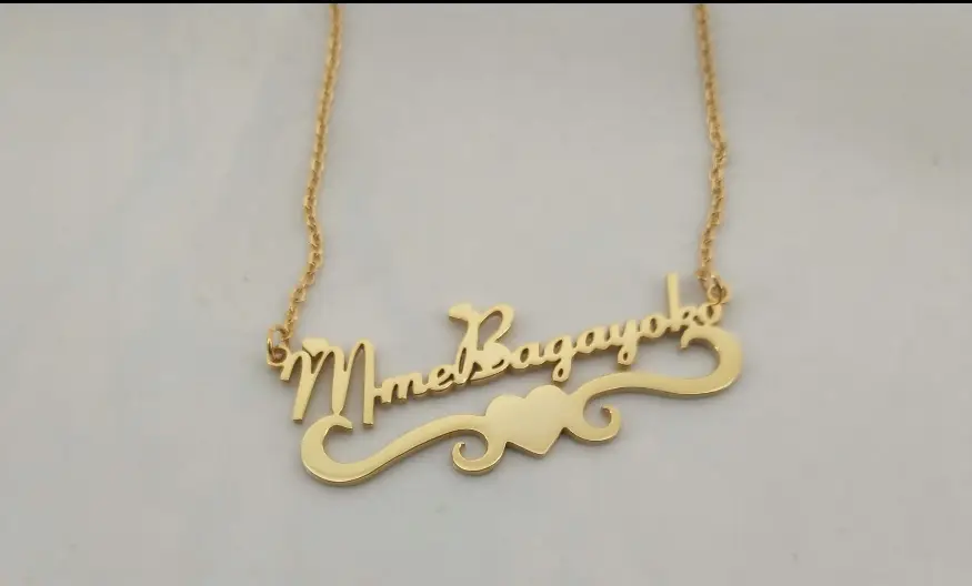 Vue alternative 3 - Collier personnalisé cœur 