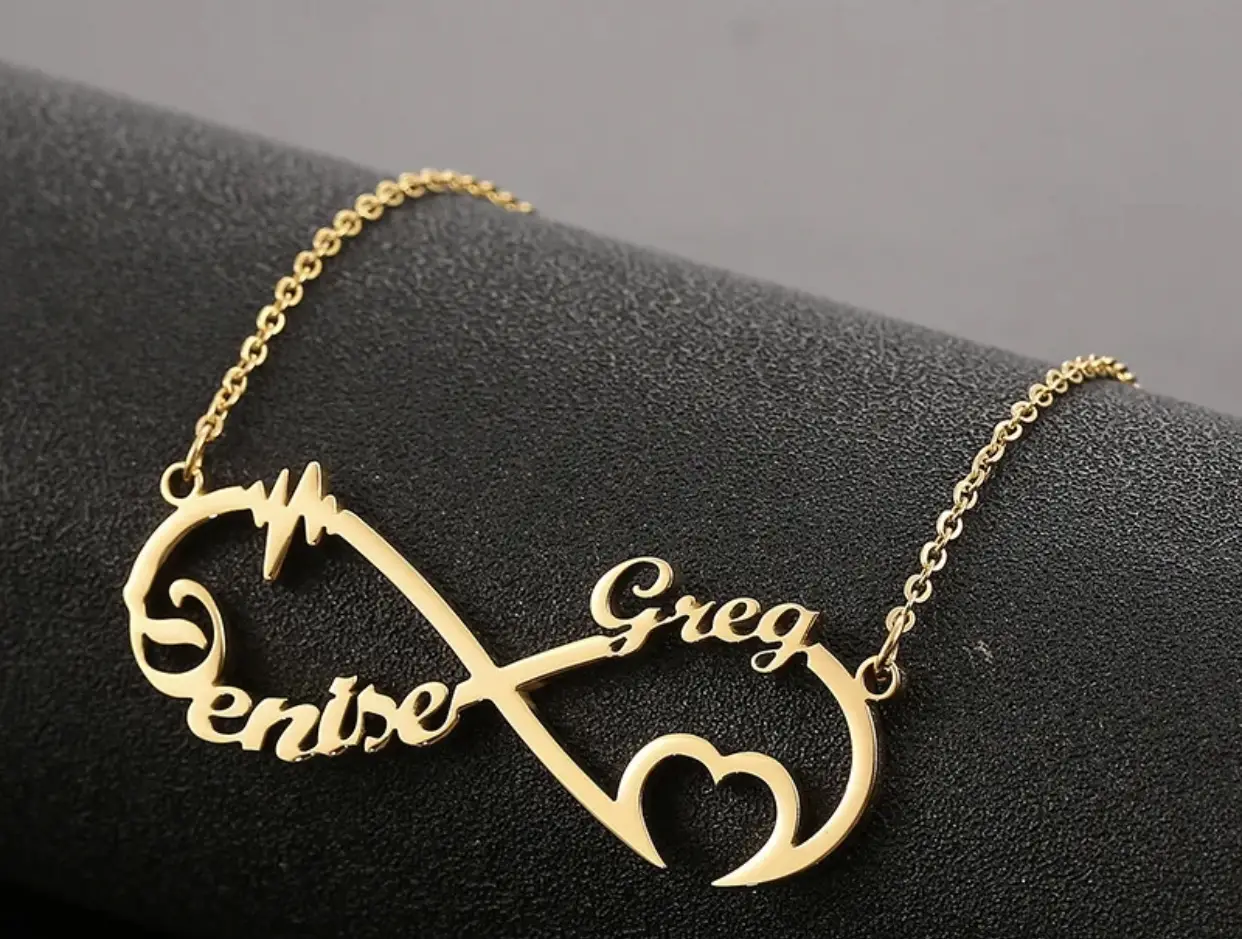 Vue alternative 1 - Collier personnalisé avec plusieurs noms 