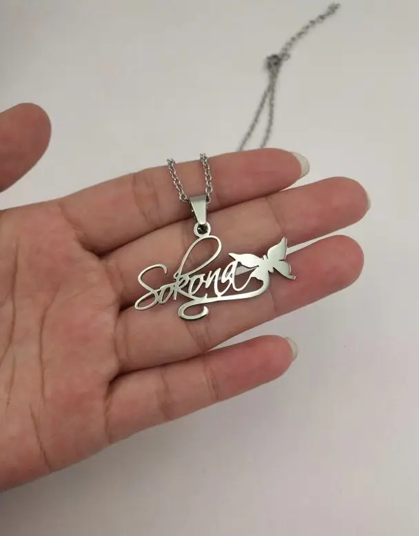 Vue alternative 2 - Collier personnalisé avec papillons 