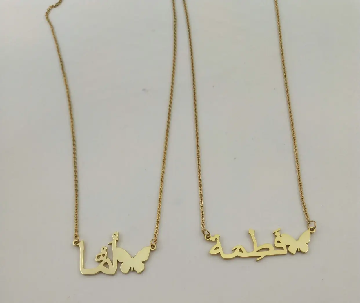 Vue alternative 3 - Collier personnalisé avec papillons 