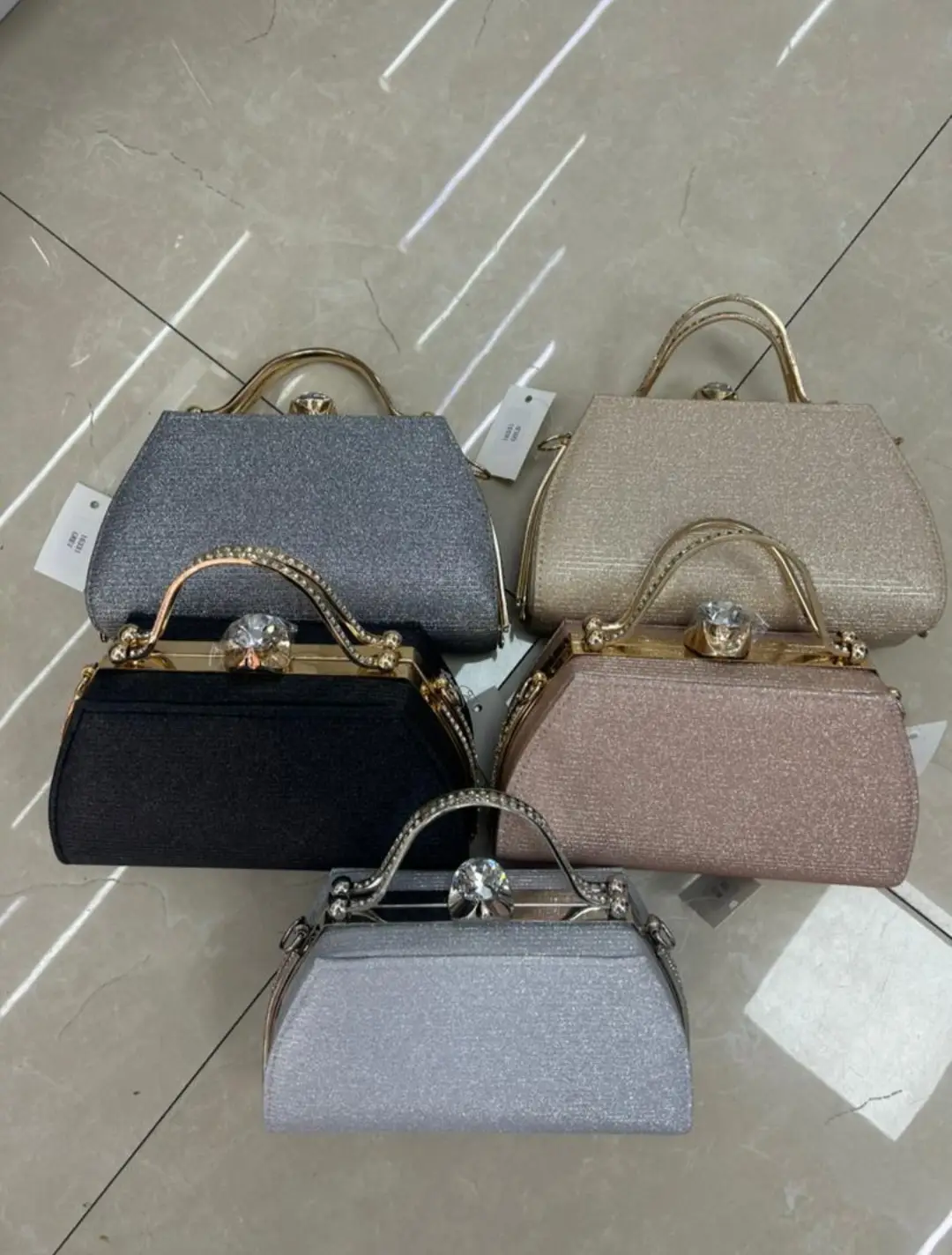 Vue alternative 1 - Pochette à main 