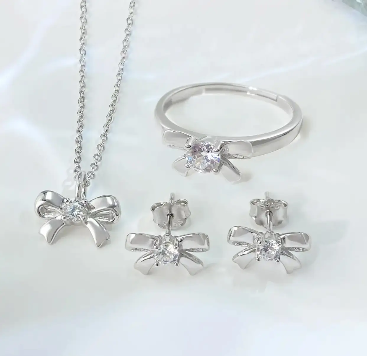 Vue alternative 4 - Ensemble collier en argent 
