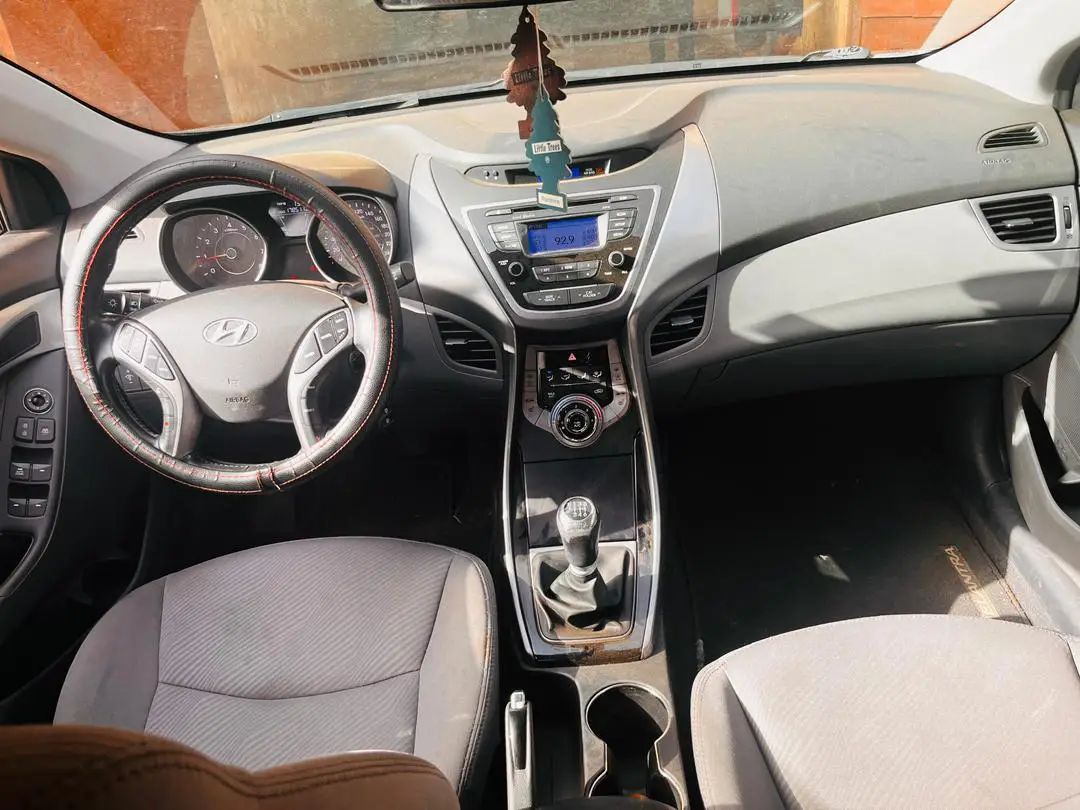 Vue alternative 1 - Hyundai Elantra à Vendre