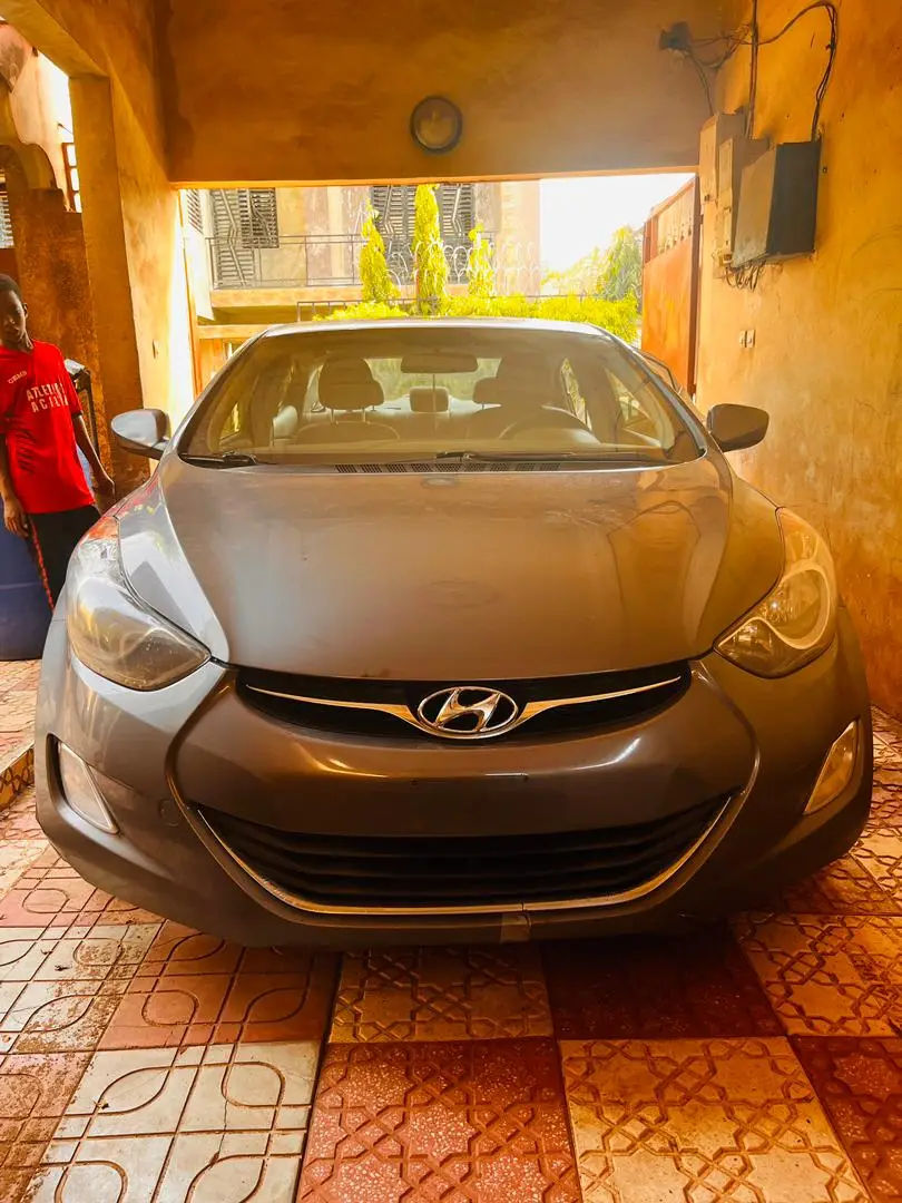 Vue alternative 4 - Hyundai Elantra à Vendre
