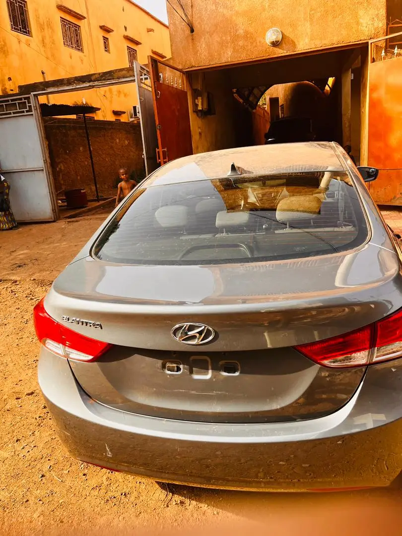 Vue alternative 5 - Hyundai Elantra à Vendre