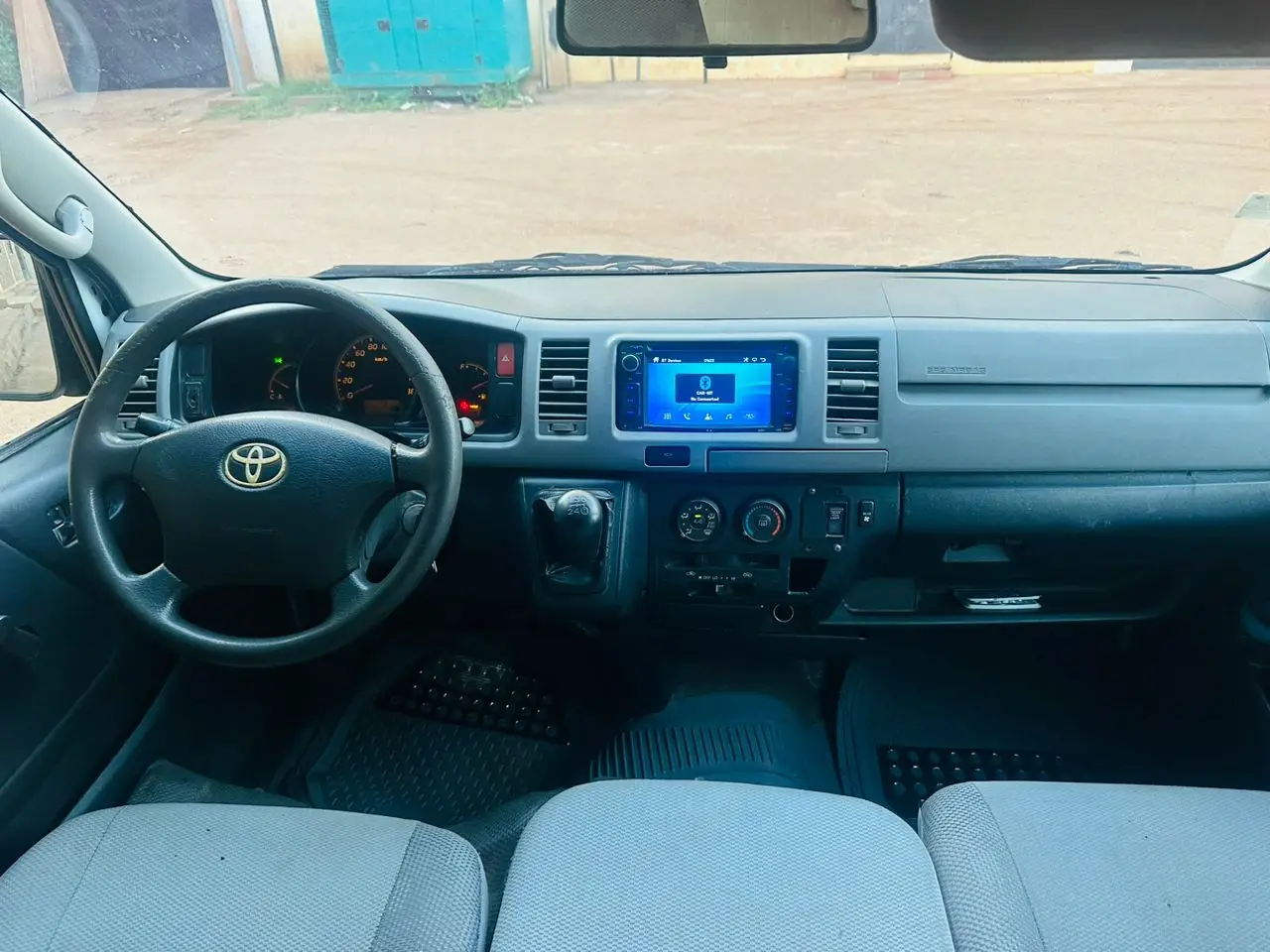 Vue alternative 5 - TOYOTA HIACE