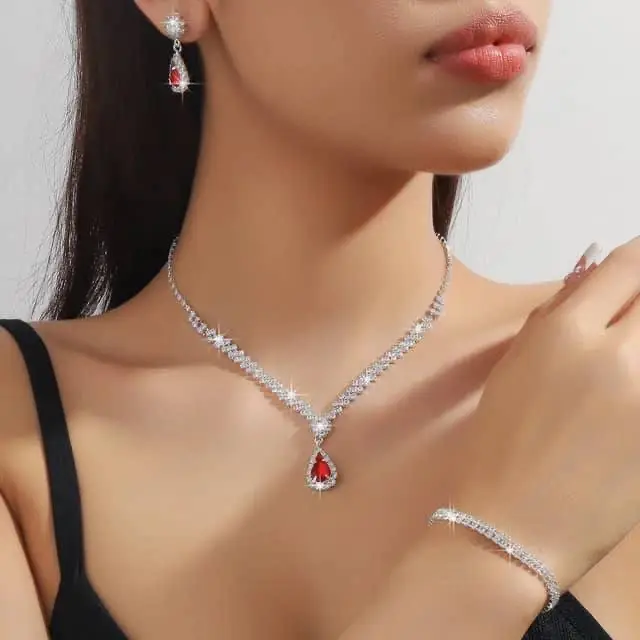 Vue alternative 2 - Ensemble collier  aux boucles d’oreilles