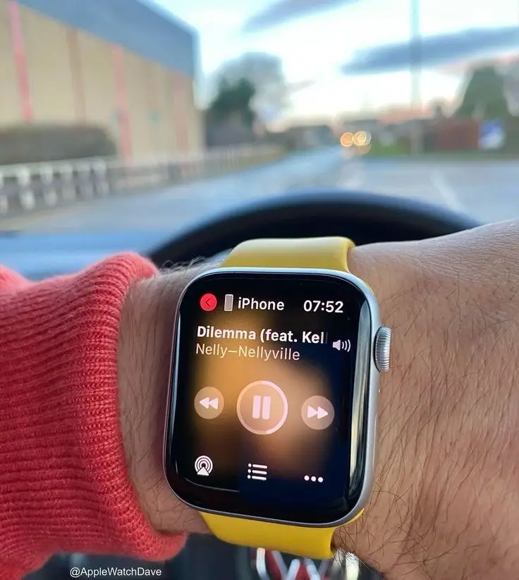 Vue alternative 2 - Apple Watch avec puce 