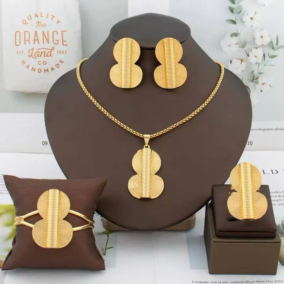 Vue alternative 3 - Collier et boucle femme