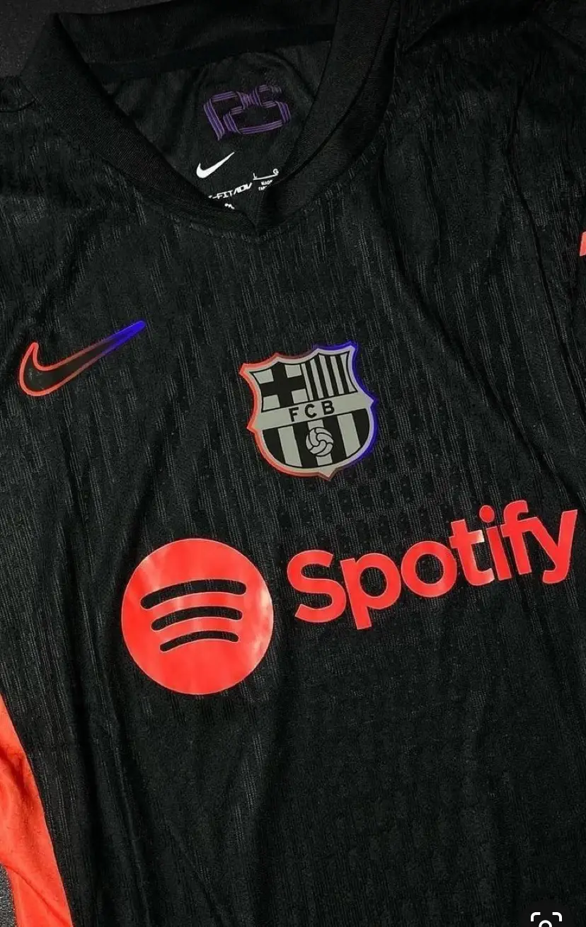 Vue alternative 3 - Maillot de foot 2024/2025