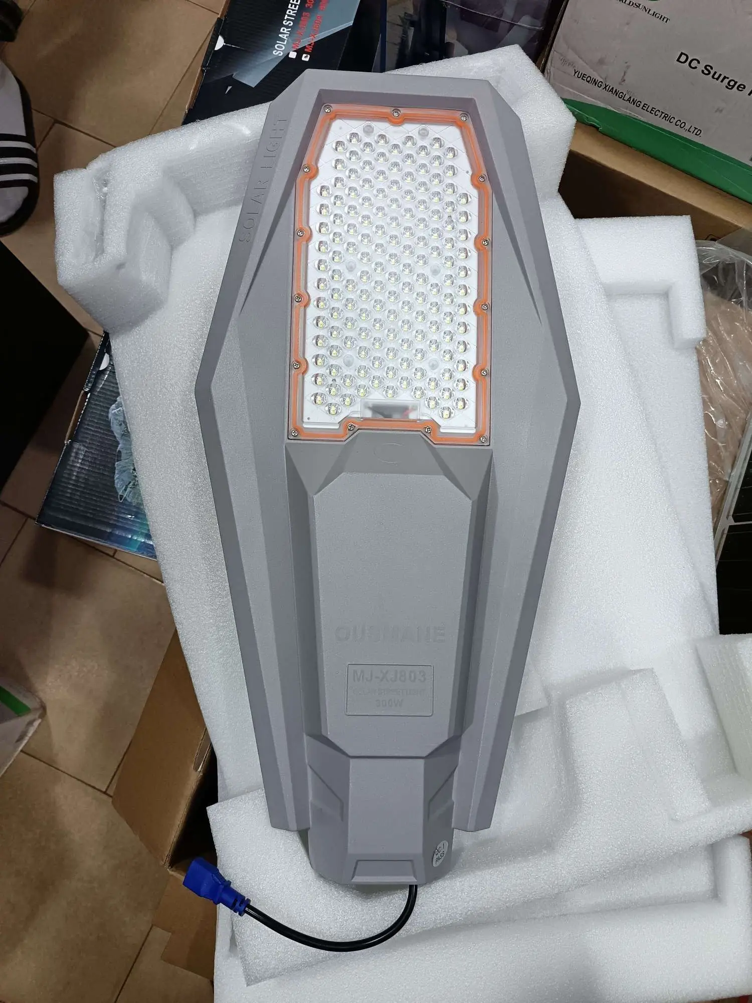 Vue alternative 1 - Lampadaire solaire 400w 