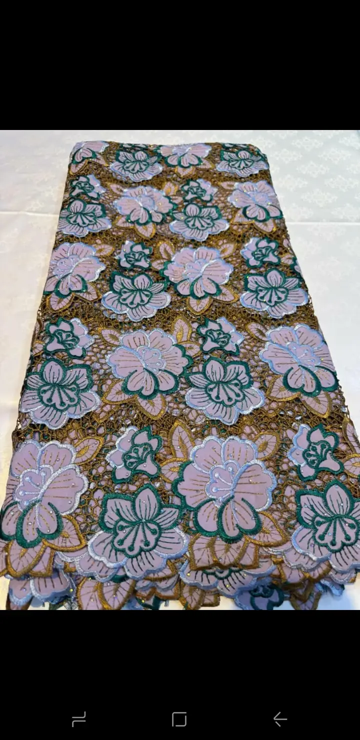 Vue alternative 25 - Broderie 
