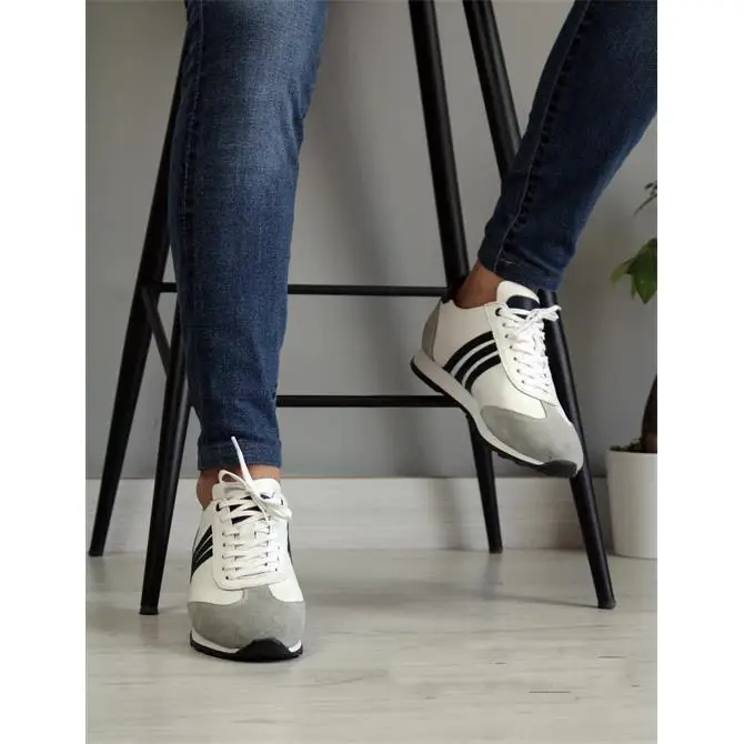 Vue alternative 12 - Adidas et mocassins 